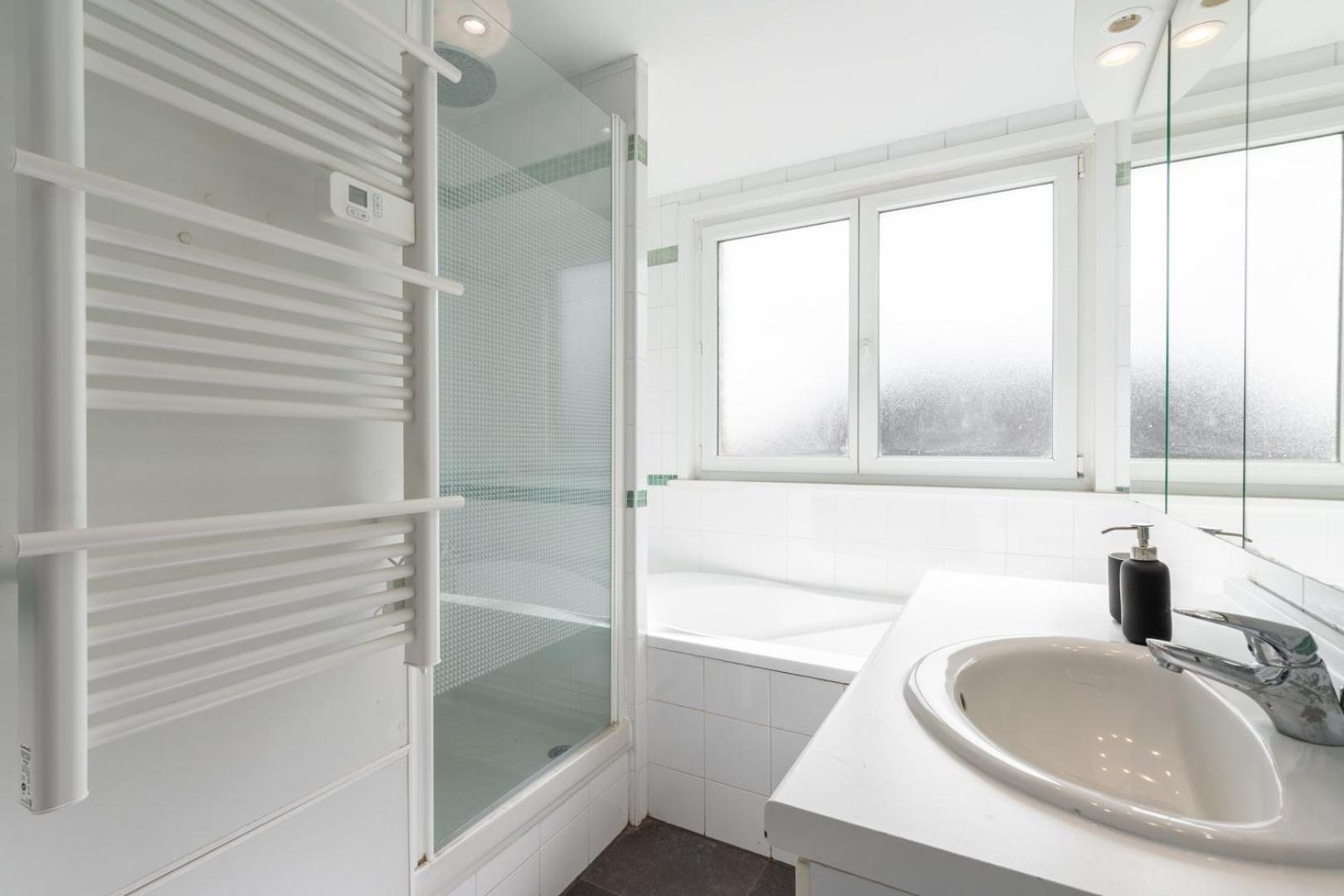 Functional 2 Bedroom Apartment ليل المظهر الخارجي الصورة