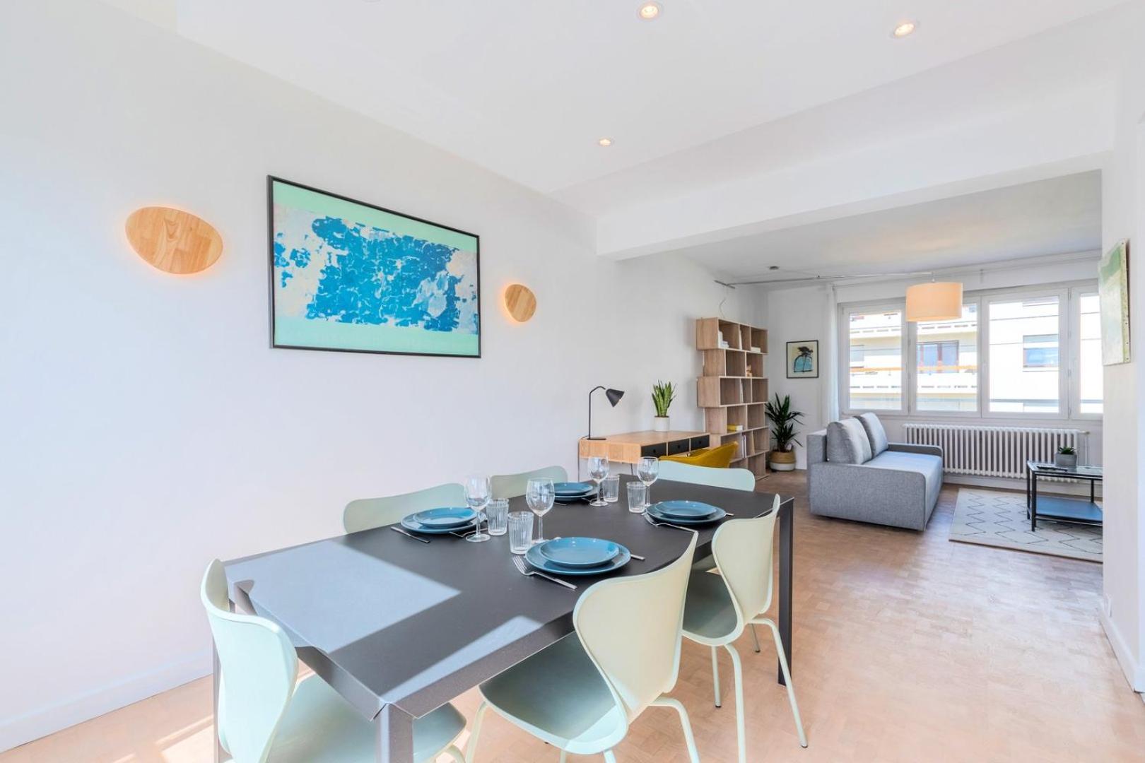 Functional 2 Bedroom Apartment ليل المظهر الخارجي الصورة