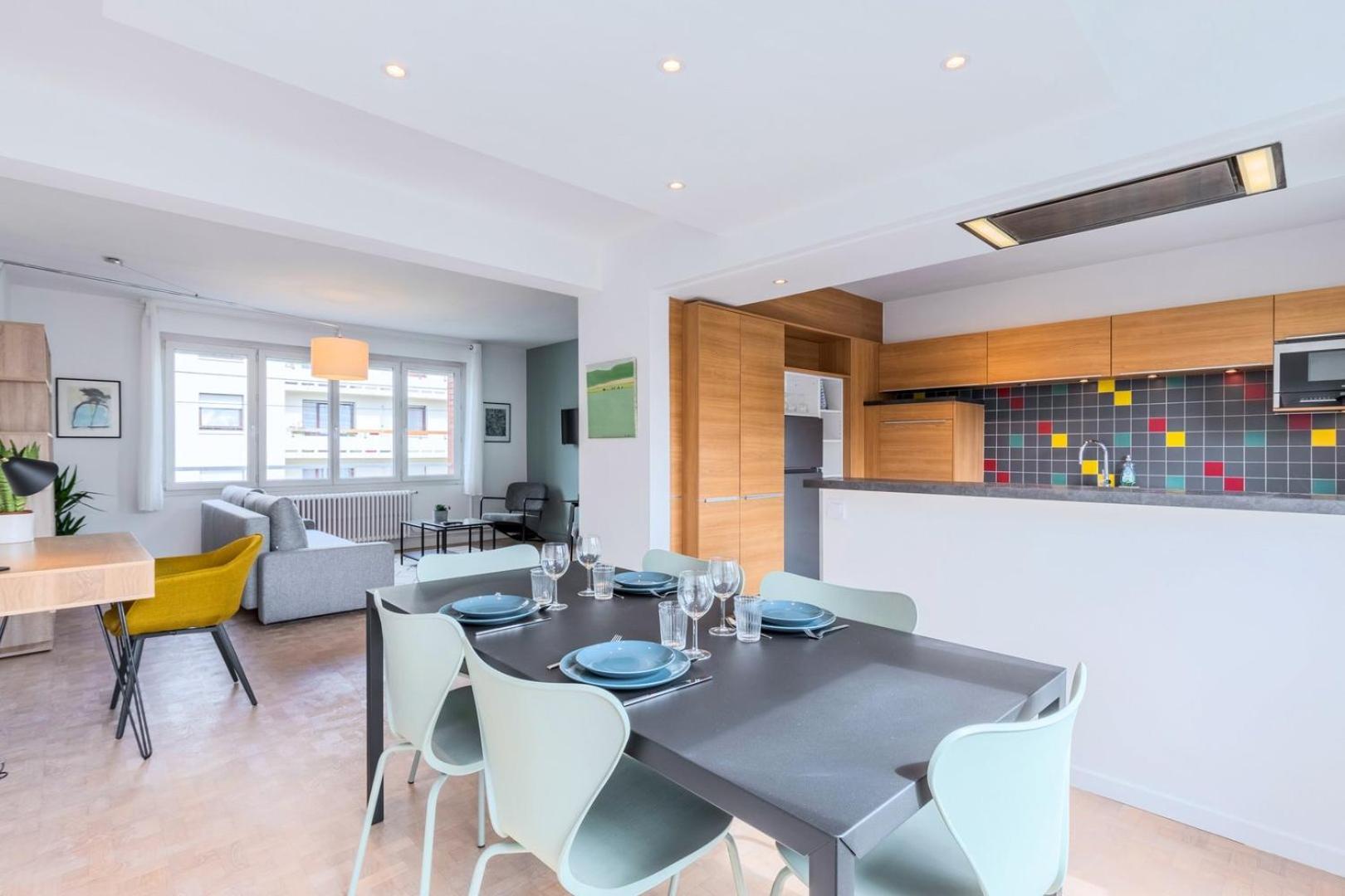 Functional 2 Bedroom Apartment ليل المظهر الخارجي الصورة